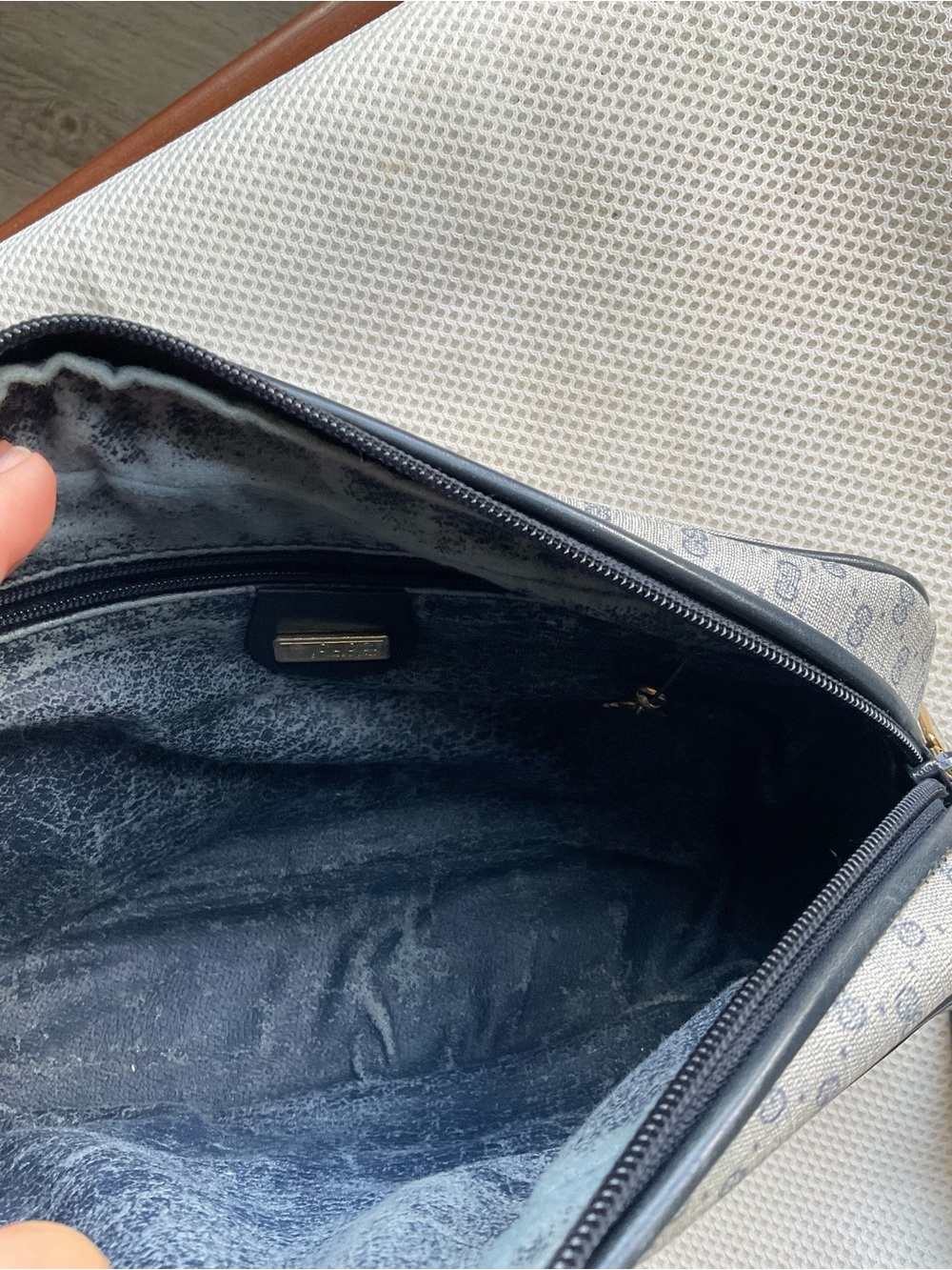 Gucci Bag - Picture 6 of 12
